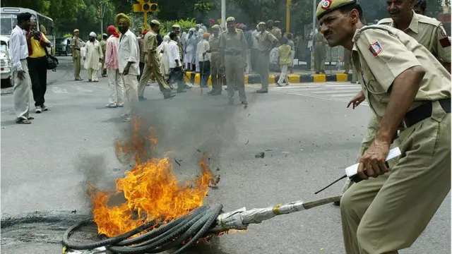 સુપ્રીમ કોર્ટના જસ્ટિસ તરીકે નિવૃત્ત થયા બાદ જસ્ટિસ નાણાવટીને 1984માં ફાટી નીકળેલ શીખવિરોધી તોફાનોની તપાસ સોંપાઈ હતી