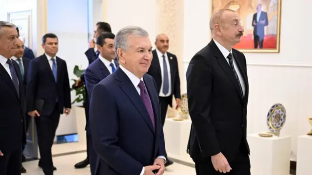 Ishda katta kokraklar filmlarini tomosha qilish