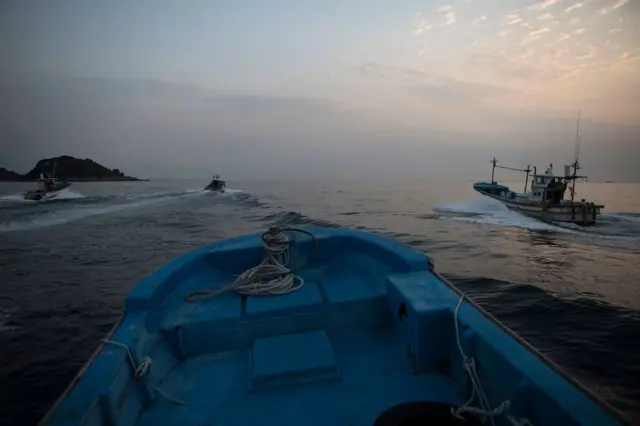 வடகொரியாவை விட்டு படகில் தப்பித்த குடும்பம்