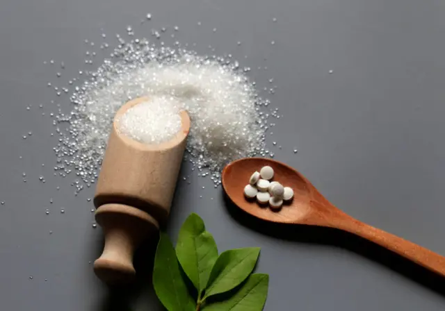 साखर आणि स्वीटनर