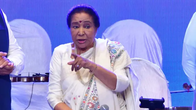 आशा भोसले को आया कार्डियक अरेस्ट, मुंबई के ब्रीच कैंडी अस्पताल में भर्ती -  BBC News हिंदी