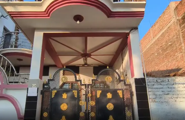 राम भवन बाद में किराए के एक घर में रहने लगा था