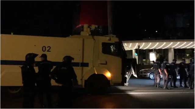 Milli Məclis, nümayişçilər Milli Məclisdə, polis