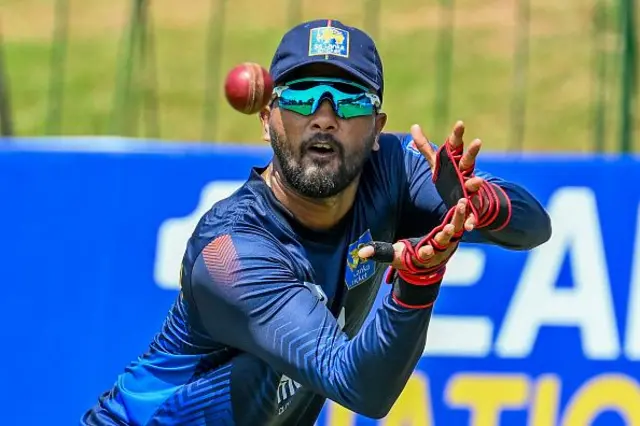 දිනේෂ් චන්දිමාල්.දැනට සෙල්ලම් කරන්නේ ටෙස්ට් තරග පමණයි.