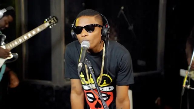 Mwanamuziki Wizkid wa Nigeria alijishindia tuzo la msanii bora wa mwaka Afrika.