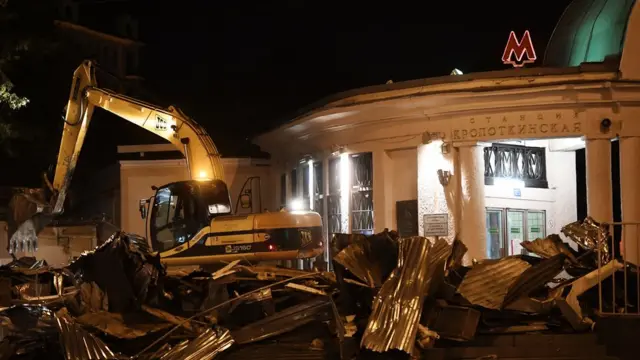 Снос торгового павильона