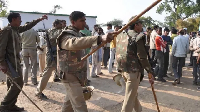 உத்தர பிரதேசம்: 13 வயது தலித் சிறுமி பாலியல் வன்புணர்வு - என்ன நடந்தது?