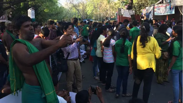 டெல்லியில் தமிழக விவசாயிகள் போராட்டம்