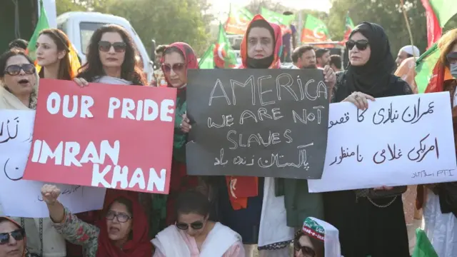 பாகிஸ்தான் பிரதமர் இம்ரான் கான்