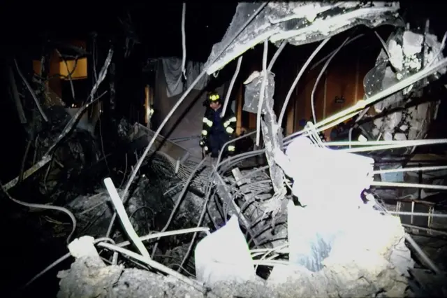 እአአ 1993 በዓለም የንግድ ማዕከል ላይ የተፈጸመው ቦምብ ጥቃት ስድስት ሰዎችን ገድሎ ከ1ሺህ በላይ የሚሆኑትን አቁስሏል።