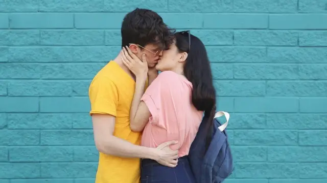 No Kissing Zone