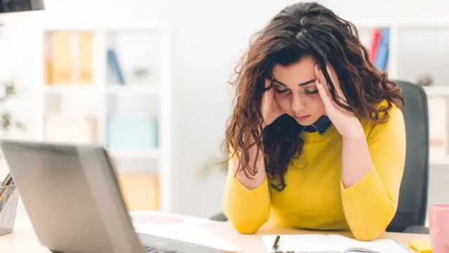 गुस्से में महिला