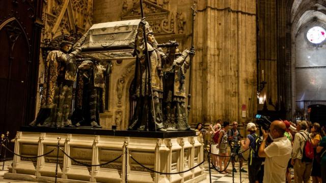 Tumba de Colón en la catedral de Sevilla