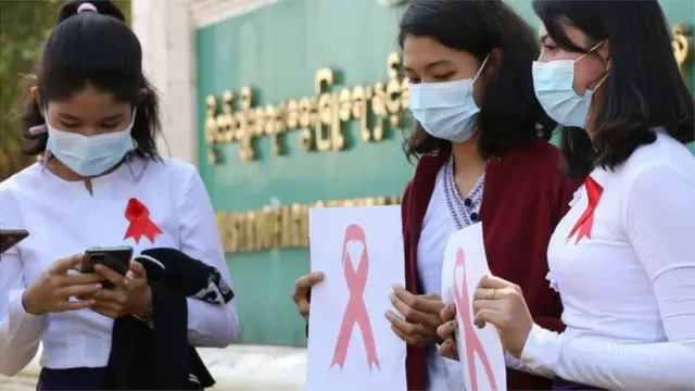 ফেসবুকের পর ইনস্টাগ্রাম ও টুইটারও বন্ধ করা হয় মিয়ানমারে।