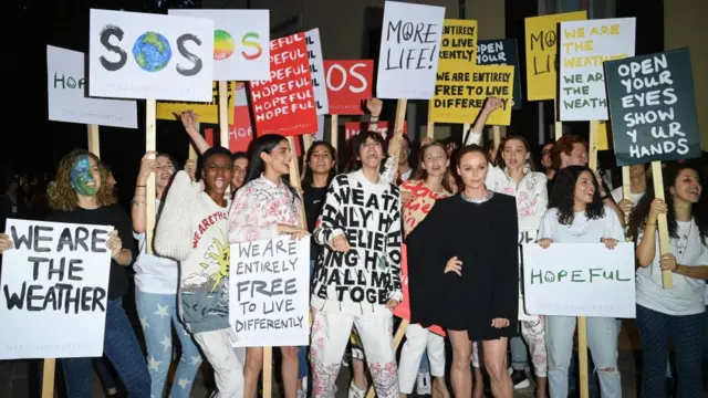 Стелла Маккартни с самого начала позиционировала свой бренд как экологичный, но теперь это делать на рынке все сложнее