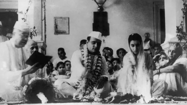 1942 ஆம் ஆண்டு அக்டோபர் 8 ஆம் தேதி பெரோஸ் காந்தி மற்றும் இந்திர காந்தி திருமணம்