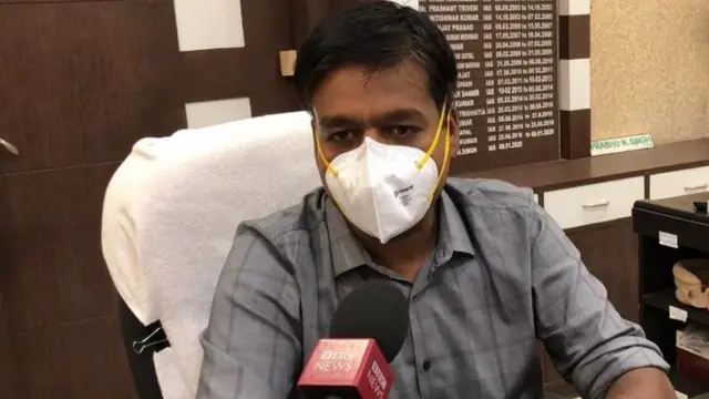 आगरा के ज़िलाधिकारी पीएन सिंह