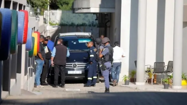 पुलिस दस्ता