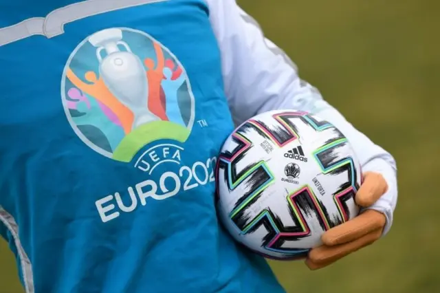 EURO 2020 maskotu Skillzy