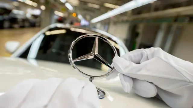 Logo nổi tiếng của hãng xe Mercedes-Benz