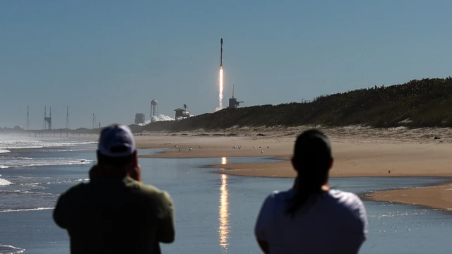 49 Starlink uydusu taşıyan bir SpaceX füzesi, geçtiğimiz Şubat ayında Cape Canaveral'dan ateşlendi. 