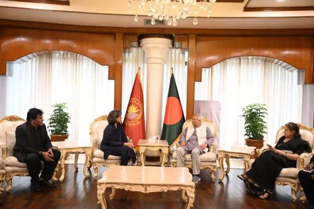 মুহাম্মদ ইউনূসের সাথে আমনা বালুচের বৈঠক