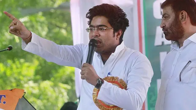 कई पुराने नेताओं का तर्क है कि अभिषेक बनर्जी ने पार्टी के संगठनात्मक आधार को बदल दिया