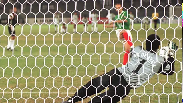 محمد الدعایه پنالتی محمد خاکپور را مهار کرد و عربستان با پیروزی ۳-۴ در ضربات پنالتی مقابل ایران به فینال رفت