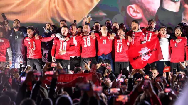 گرجستان با پیروزی مقابل یونان در ضربات پنالتی تاریخ‌سازی کرد و به یورو ۲۰۲۴ رسید. این نخستین حضور این کشور در تورنمنت‌ها مهم (جام جهانی و یورو) است