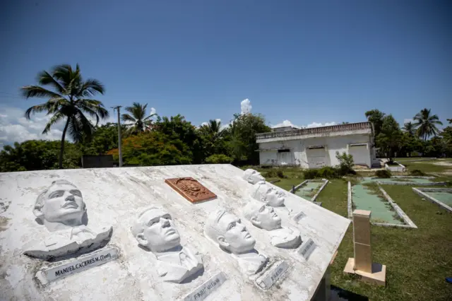 Monumento aos homens que assassinaram Trujillo em 1961 na Hacienda María.