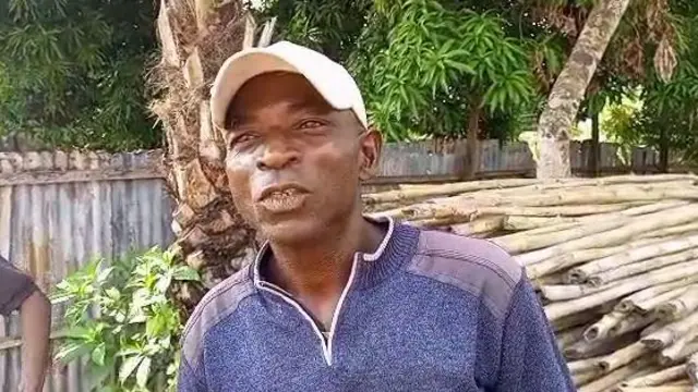 Igwe Nwadibia bụ nna ụmụ ise ma bụrụ onye na-anya ọgbaa tum tum na-eche maka agụmakwụkọ ụmụ ya nke ọnọdụ a na-emetụta.