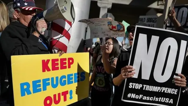 অভিবাসনবিরোধী নীতির বিরুদ্ধে প্রতিবাদ