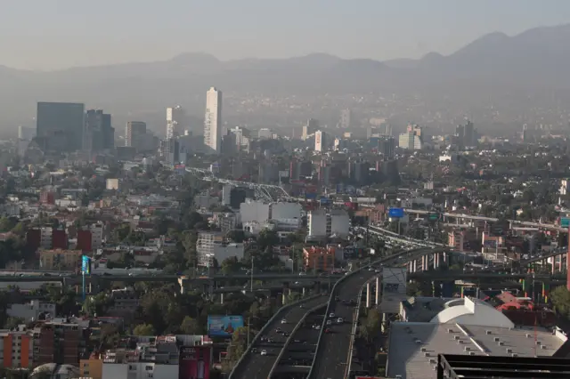 Мехикодо аба көп булганып жаткандыктан автоунааларга чектөө киргизилди