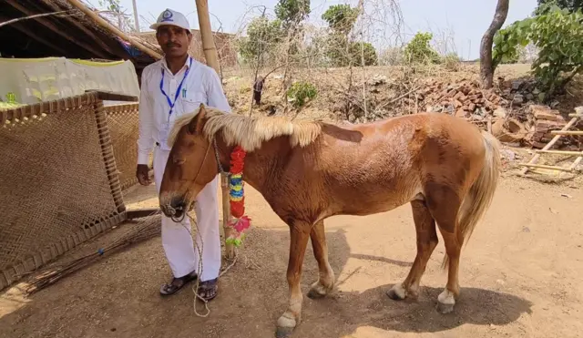 मुन्ना गुप्ता ने बचपन में ही घुड़सवारी सीख ली थी