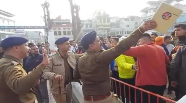 31 ਜਨਵਰੀ ਨੂੰ ਬਜਰੰਗ ਦਲ ਨਾਲ ਜੁੜੇ ਦਰਜਨਾਂ ਕਾਰਕੁਨ ਕੋਟਦਵਾਰ ਪਹੁੰਚੇ ਅਤੇ ਨਾਅਰੇਬਾਜ਼ੀ ਕੀਤੀ