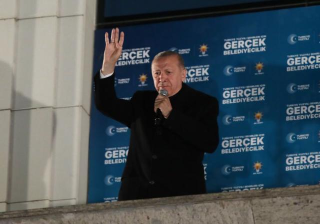 Erdoğan balkon konuşmasında, "31 Mart bizim için bitiş değil, dönüm noktası" dedi
