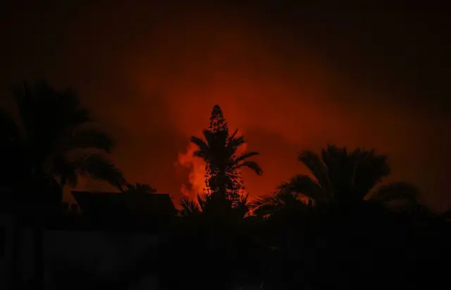 местность после воздушного удара Израиля ночью на понедельник 