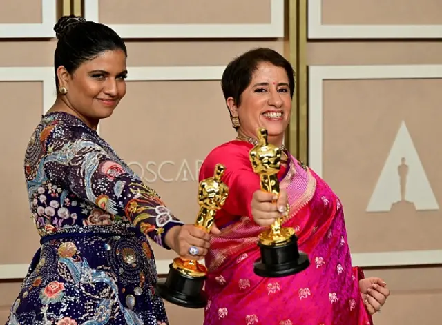 ఆస్కార్ అందుకున్న కార్తీకి గొంజాల్వెజ్, గునీత్ మోంగా