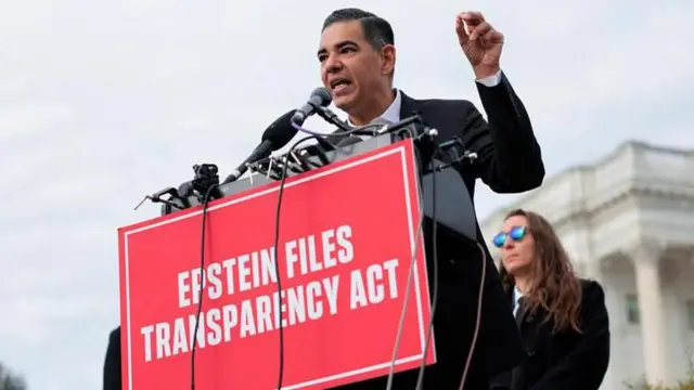 Конгрессмен-демократ Роберт Гарсия