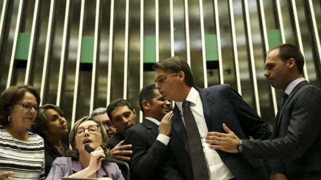 Deputados Jair Bolsonaro e Maria do Rosáriobonus da betano como funcionadiscussão na Câmara