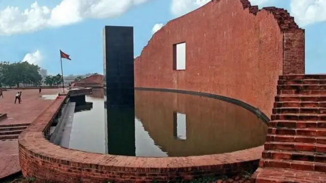 রায়ের বাজারে শহীদ বুদ্ধিজীবী স্মৃতি সৌধ প্রাঙ্গণ