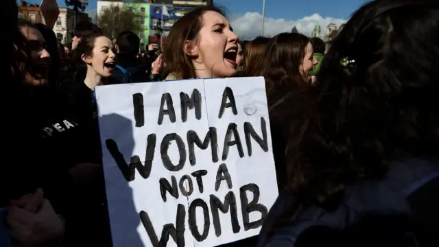 En Dublín, miles de mujeres pidieron leyes más liberales sobre el aborto.