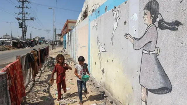 پیادهرو اردوگاه آوارگان فلسطینی در دیرالبلح، سهشنبه ۱۳ اوت ۲۰۲۴