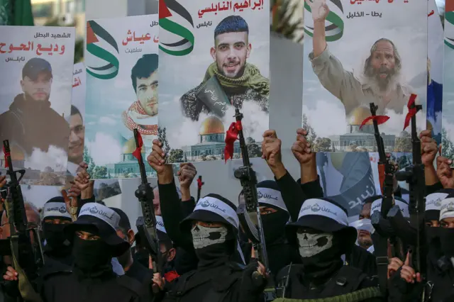 عناصر في مجموعة عرين الأسود.