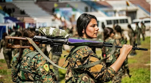 Kadın Koruma Birlikleri (YPJ) savaşçıları