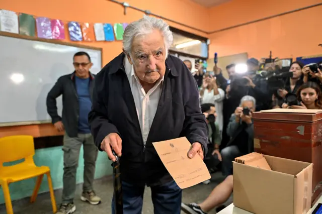 José Mujica votando