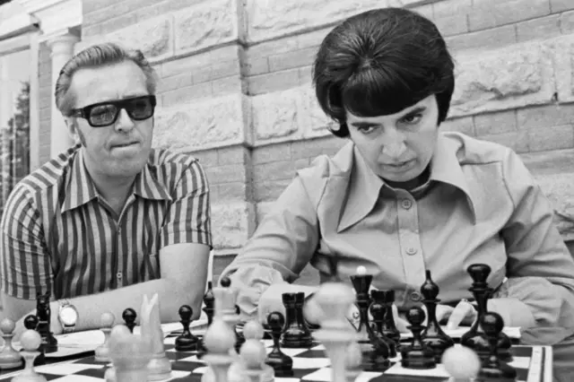 Нона Гаприндашвили