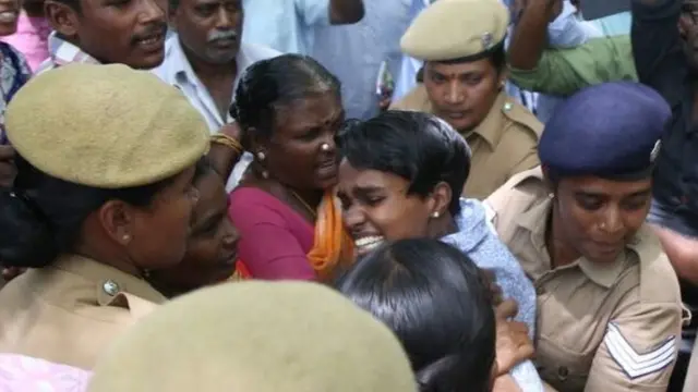 மாணவி வளர்மதி