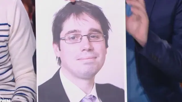 بثت محطة تلفزيونية خبر القبض على بينوا في أحد برامجها