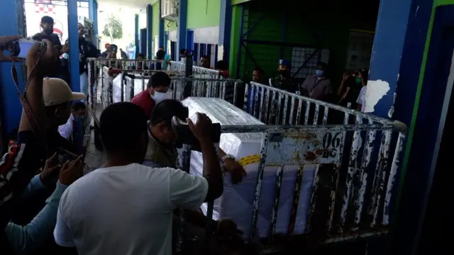 Jenazah Yasinta dan Sesilia tiba di kargo Bandara El Tari, Kupang, NTT.